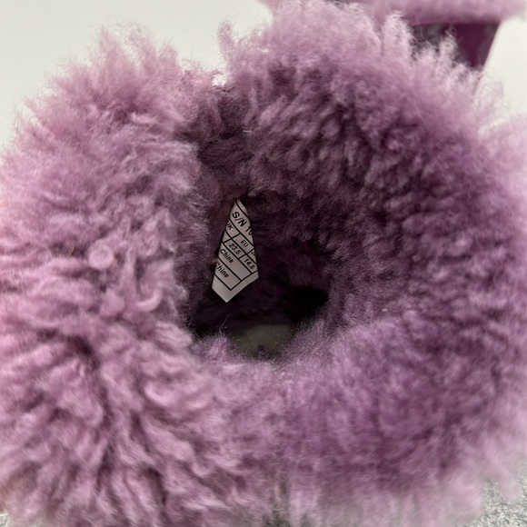 Uggs Boots toddler size 7 - Picture 4 of 7